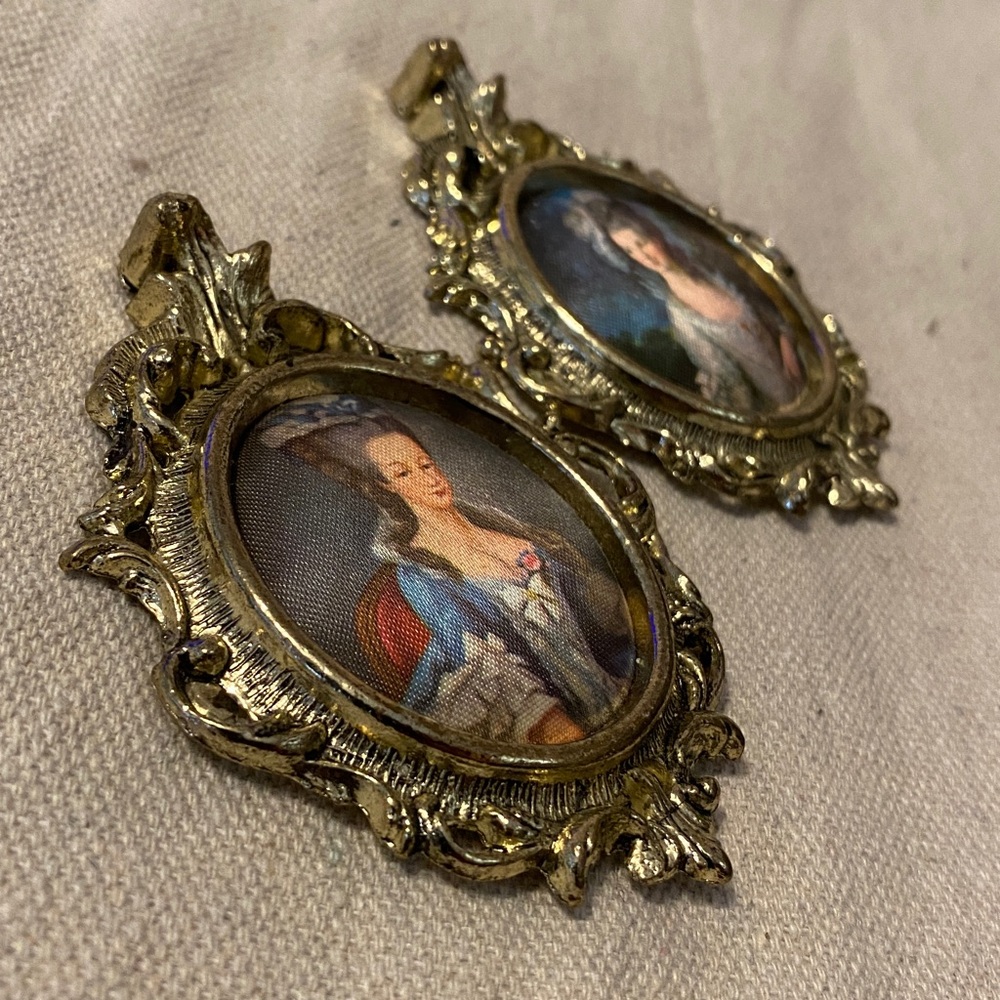 Vintage Mini Victorian Queen Marie Antoinette Metal Frame Silk Portrait Lot (2) - Picture 2 of 6